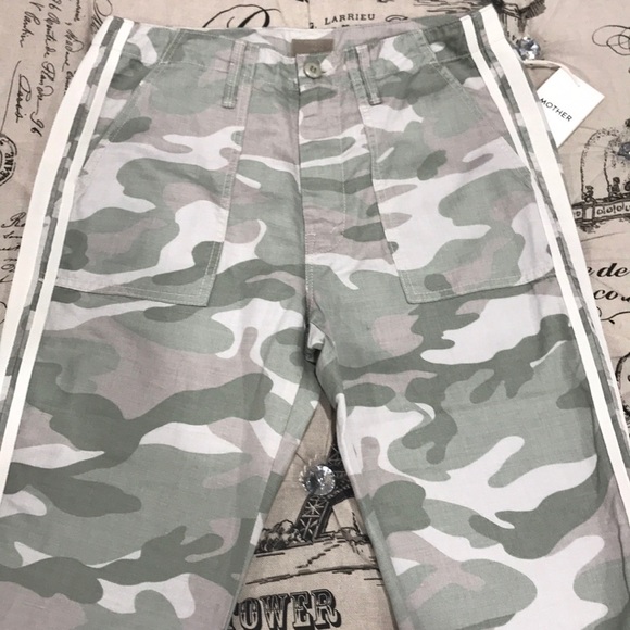 🎁 MOTHER The Shaker Chop Crop Fray Camo Pants - Picture 8 of 14